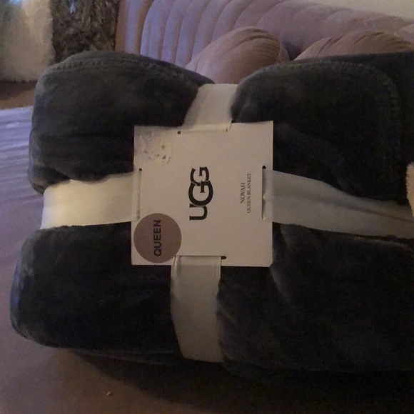 Queen Size Ugg Blanket/Comforter